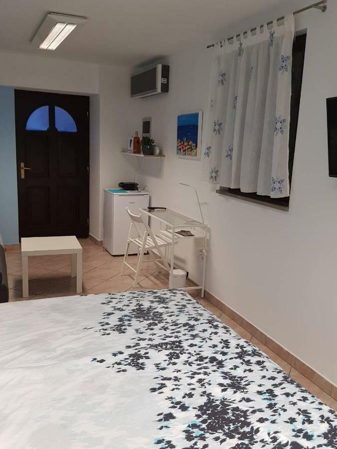 L&M Room Пула Екстер'єр фото