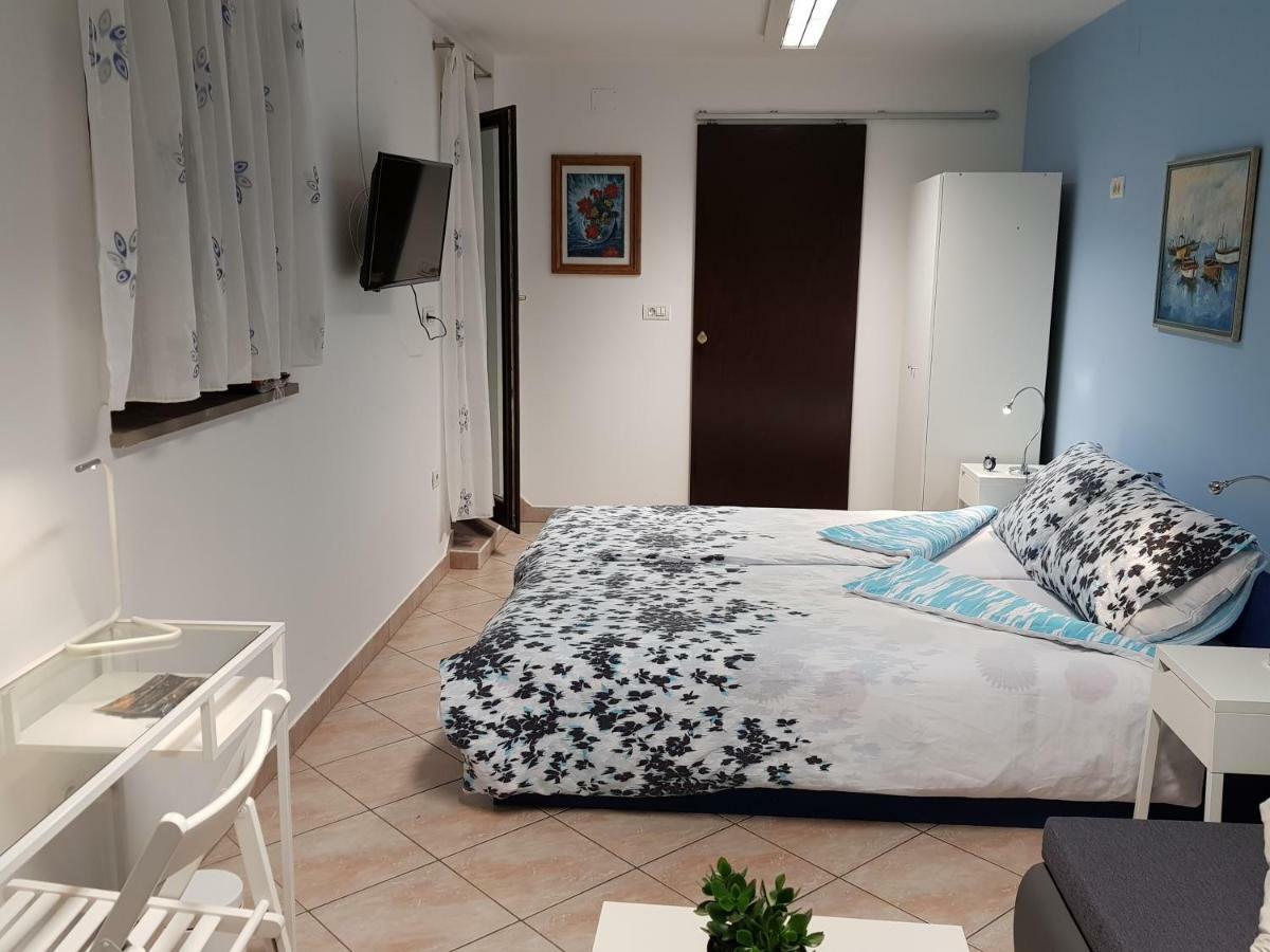 L&M Room Пула Екстер'єр фото