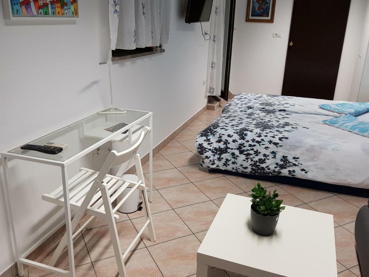 L&M Room Пула Екстер'єр фото